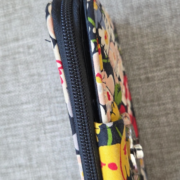 Vera Bradley Poppy Fields Turn Lock Wallet Organizer With 18 Card Slots - Picture 3 of 6